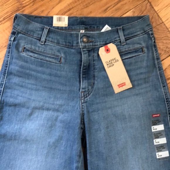 NWT Levi’s 28 Women’s Classic Wide Leg Crop Jeans - Picture 2 of 3